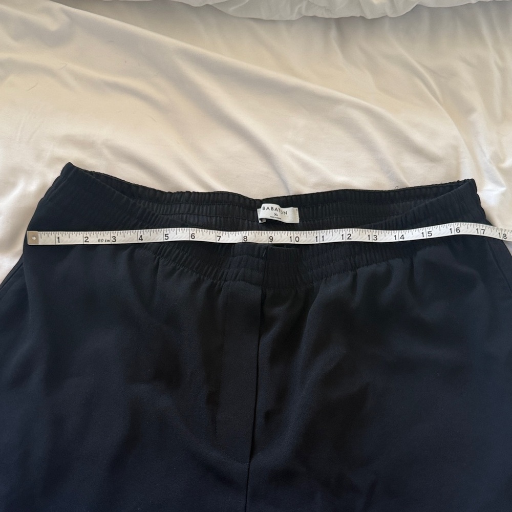 Aritzia Black Deakin 3in Shorts - Picture 5 of 8